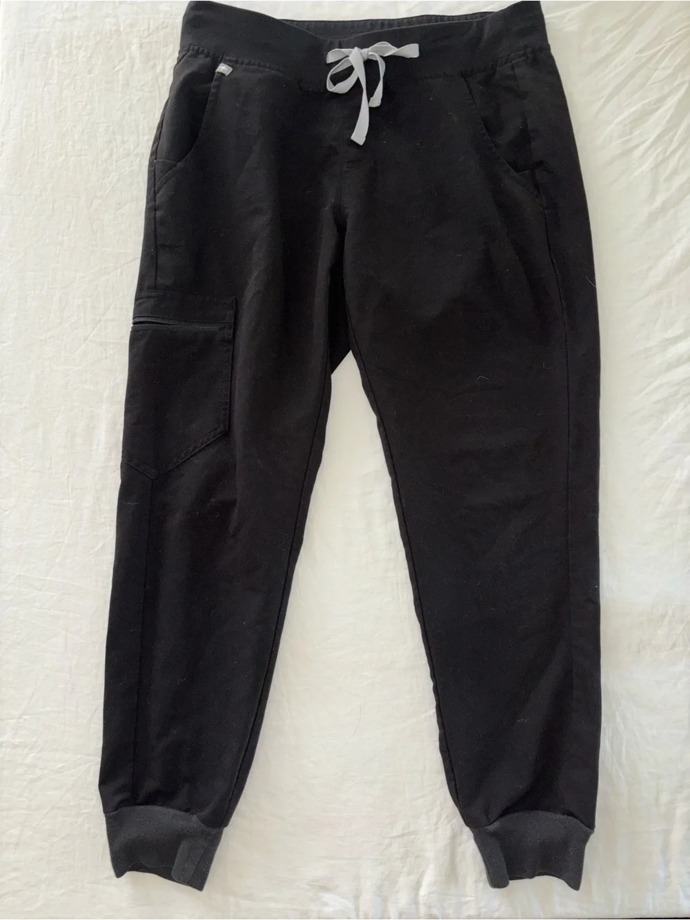 FIGS Women’s Zamora Jogger Scrub Pants-Black